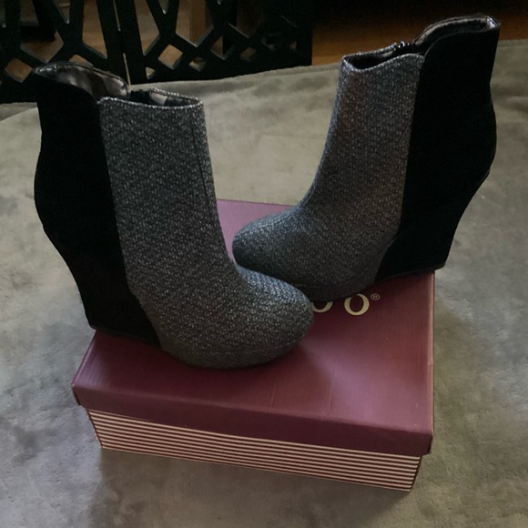 BAMBOO Shoes - Black & Gray Two Tone Wedges New in Box by Bamboo